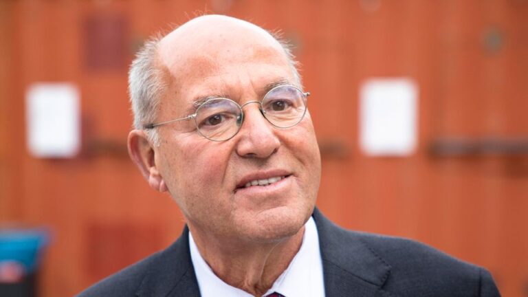 Gregor Gysi besucht das Gelande der Revier Suedost in Berlin am 18. August 2021